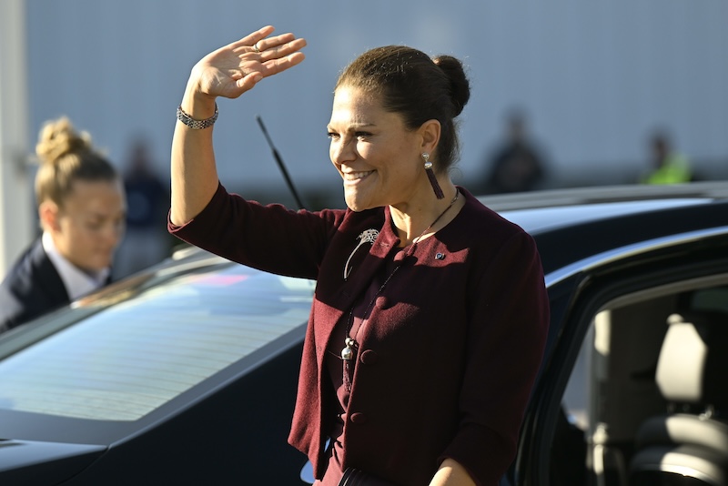 Victoria Diskuterar Försvar i Finland