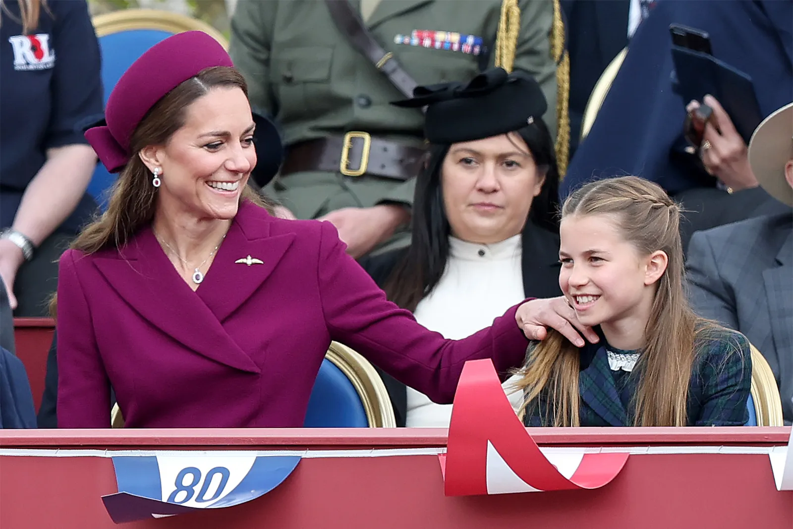 Kate Middleton hyllar familjens arv med rubinsmycken
