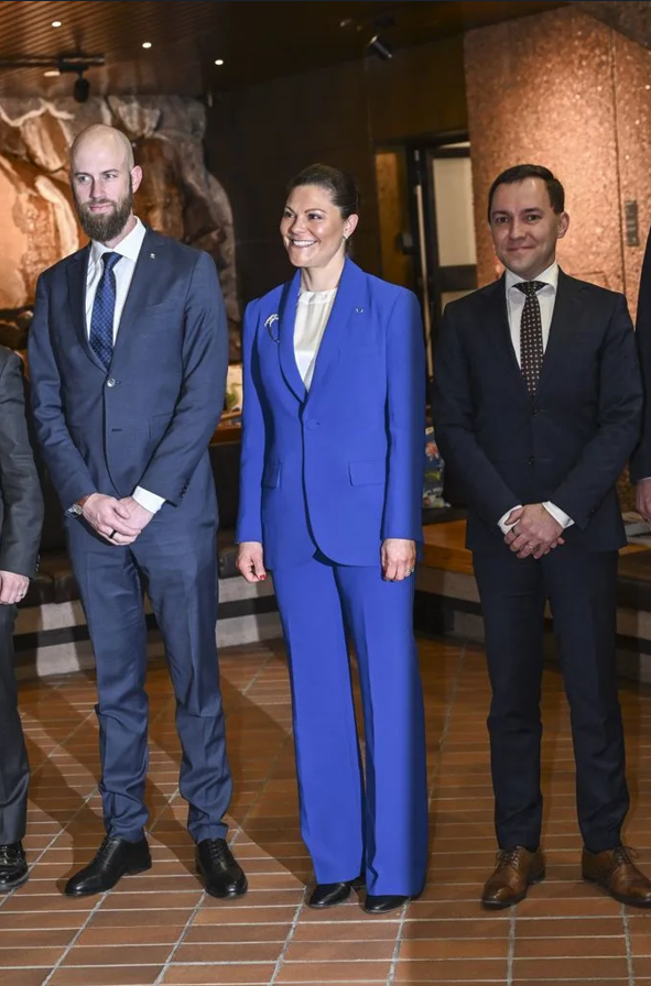 Kronprinsessan Victoria Strålar i Prisvärd Power Suit
