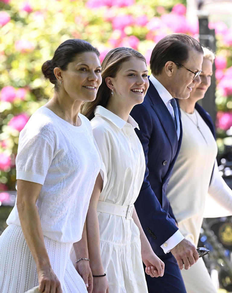 Prinsessan Estelle hyllas vid kungligt uppdrag