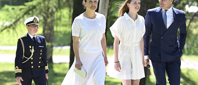 Prinsessan Estelle hyllas vid kungligt uppdrag