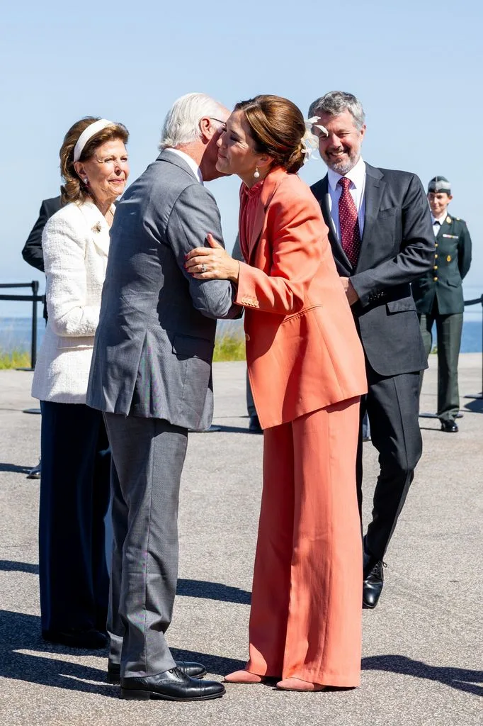 Frederik & Mary återförenas med svenska kungafamiljen