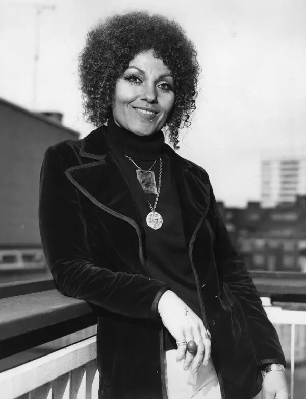 cleo laine