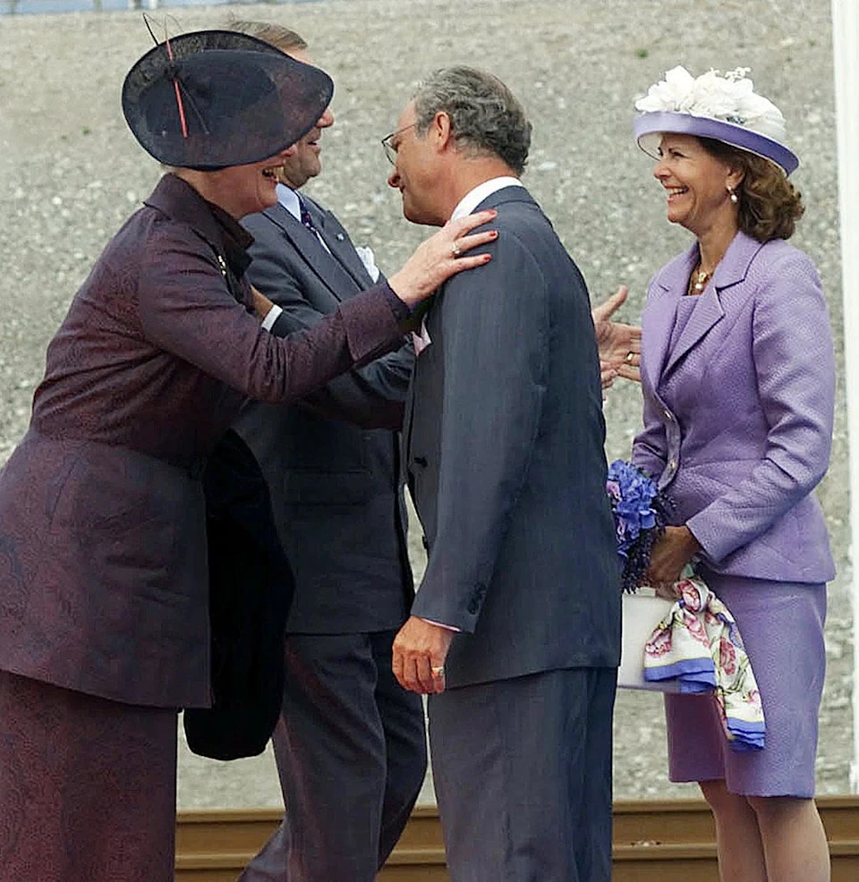 Frederik & Mary återförenas med svenska kungafamiljen